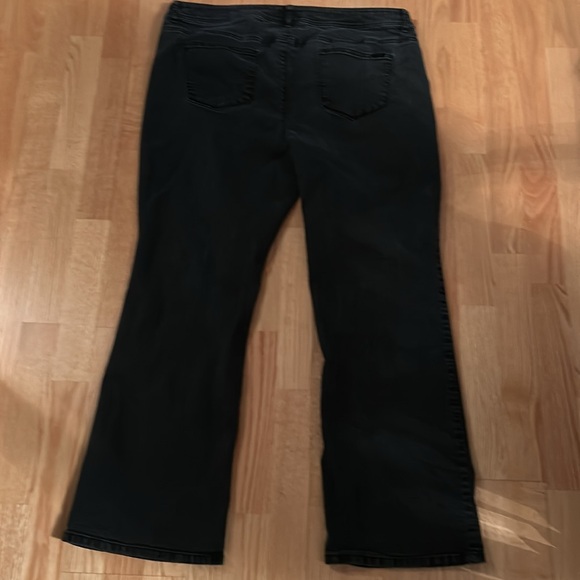 Chicos so slimming boot cut jeans - Picture 2 of 3